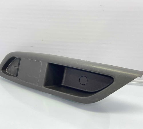 Moldura Comando Vidros Elétricos Chevrolet Onix 2013/2019