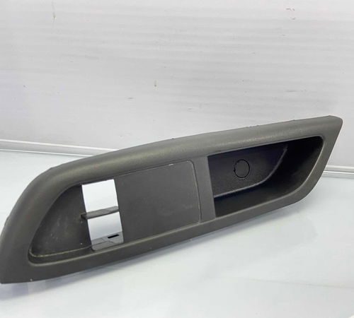 Moldura Comando Vidros Elétricos Chevrolet Onix 2013/2019