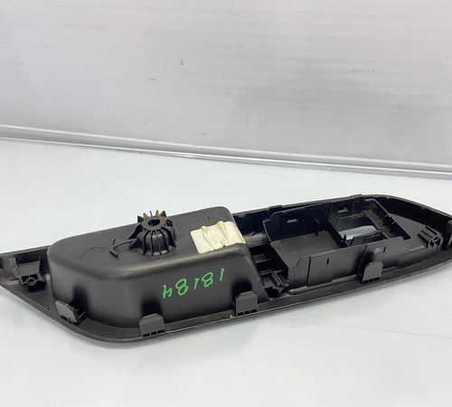 Moldura Comando Vidros Elétricos Chevrolet Onix 2013/2019
