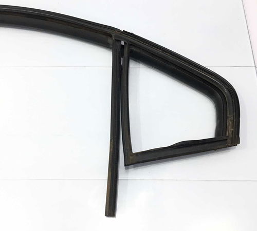 Borracha Canaleta Traseira Esquerda Chevrolet Onix 2017/2019