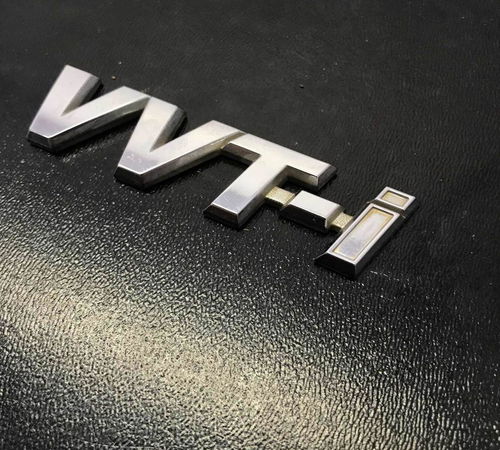 Emblema Pára-lama Vvt-i Toyota Corolla 2003/2008