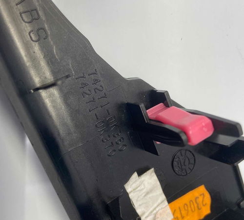Moldura Botão Traseiro Direito Toyota Hilux 2021/22
