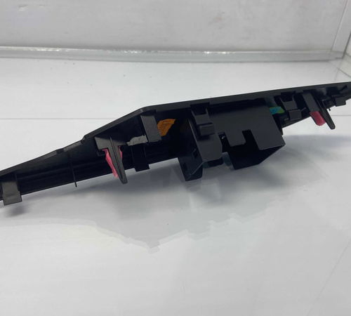 Moldura Botão Traseiro Direito Toyota Hilux 2021/22