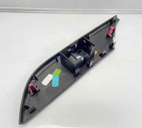 Moldura Botão Vidro Dianteiro Direito Toyota Hilux 2021/2022