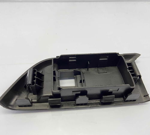 Moldura Comando Vidro Dianteiro Direito Gm Onix 2013/2016