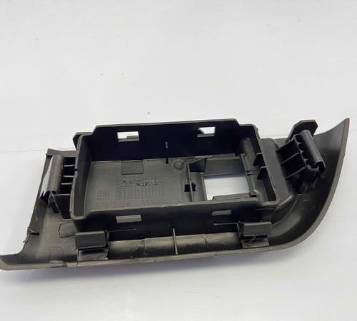 Moldura Comando Vidro Dianteiro Direito Gm Onix 2013/2016