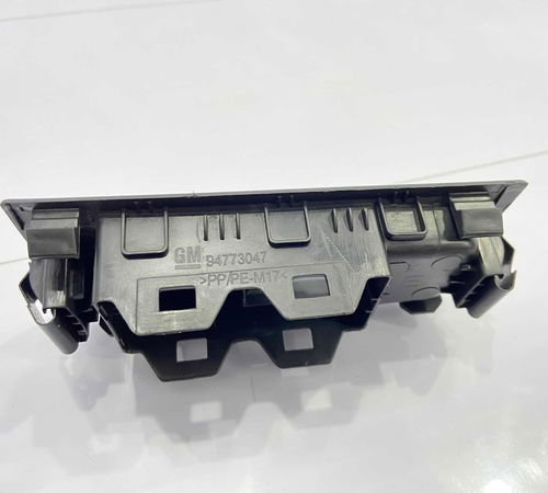 Moldura Botão Vidro Traseira Esquerda Chevrolet Onix 17/19