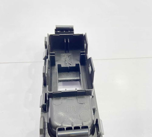 Moldura Botão Vidro Traseira Esquerda Chevrolet Onix 17/19