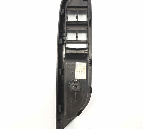 Moldura Botão Comando Vidros Elétricos Chevrolet Onix 17/19