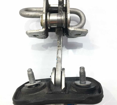 Limitador Traseiro Esquerdo Fiat Idea 2011/2016