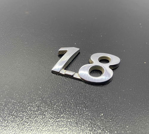 Emblema 1.8 Traseira Esquerda Fiat Doblò 2003/2016