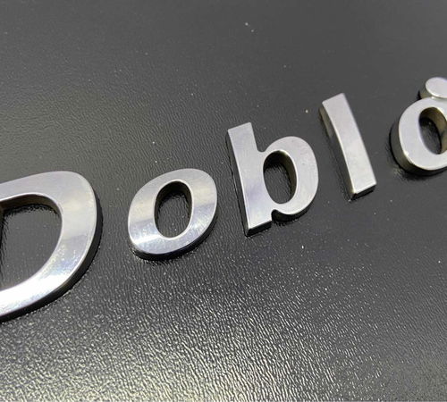 Emblema Doblò Traseira Esquerda Fiat Doblò 2003/2016