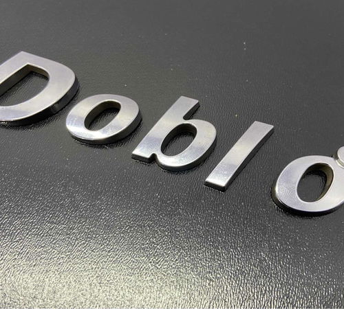 Emblema Doblò Traseira Esquerda Fiat Doblò 2003/2016