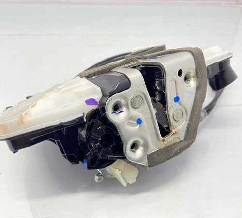Fechadura Porta Dianteira Direita Toyota Hilux 2020/2022