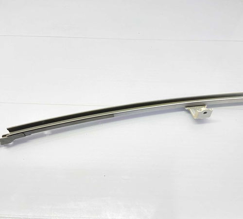 Guia Canaleta Dianteira Esquerda Toyota Hilux 2020/2022