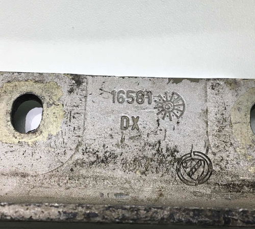 Dobradiça Direita Capô Dianteiro Fiat Punto 2008/2018