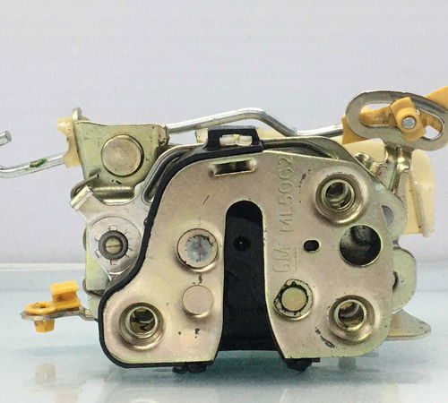 Fechadura Dianteira Direita Chevrolet Corsa 1998/2010