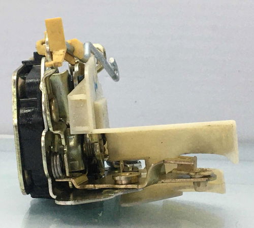 Fechadura Dianteira Direita Chevrolet Corsa 1998/2010