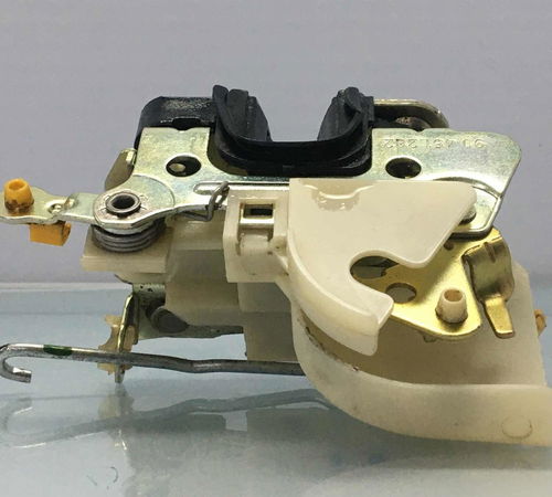 Fechadura Dianteira Direita Chevrolet Corsa 1998/2010