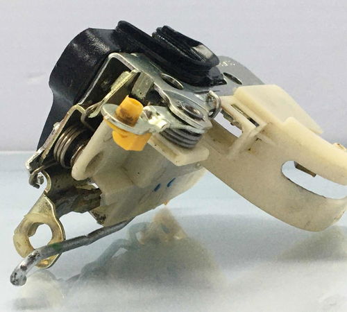 Fechadura Dianteira Direita Chevrolet Corsa 1998/2010
