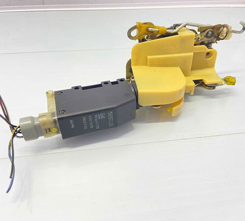 Fechadura Porta Dianteira Direita Gm Corsa 1998/2010