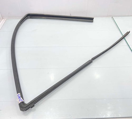 Borracha Canaleta Dianteira Direita Toyota Hilux 2020/2022