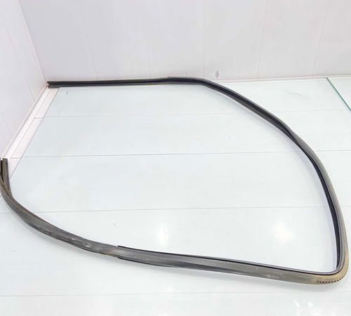 Borracha Canaleta Dianteira Direita Gm Corsa 1998/2010