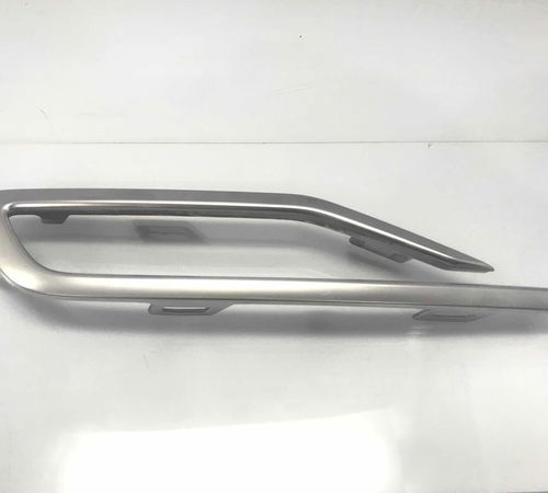 Moldura Refletor Olho De Gato Direito Vw...