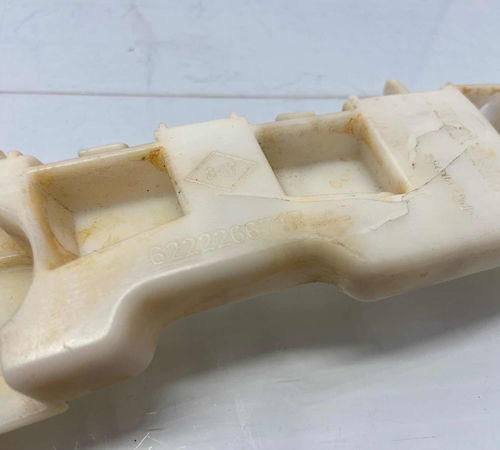 Guia Pára-choque Dianteiro Direito Renault Sandero 2015/2019