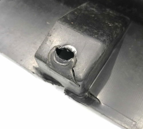 Spoiler Lateral Direito Caixa De Ar Nissan Tiida 08/15