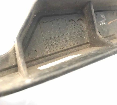 Acabamento Traseiro Esquerdo Toyota Corolla 2019/2022