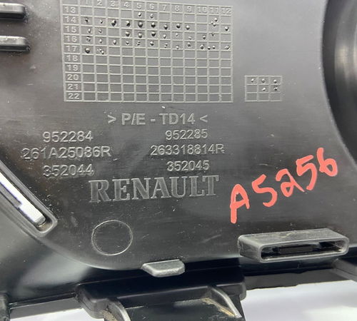 Moldura Milha Direito Renault Sandero 2015/2020