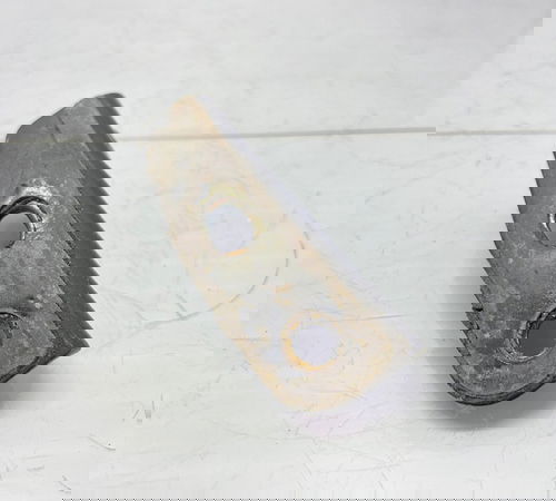 Suporte Esquerdo Amortecedor Capo Tras Toyota Fielder 03/08