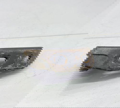Suporte Esquerdo Amortecedor Capo Tras Toyota Fielder 03/08