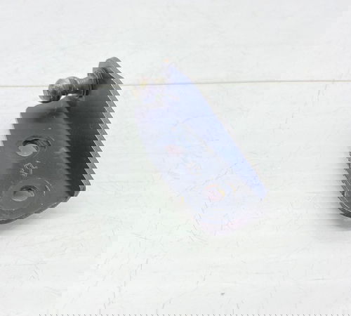 Suporte Direito Amortecedor Capo Tras Toyota Fielder 03/08