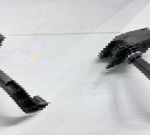 Trava Portinholha Tanque Combustivel Chevrolet Onix 13/19