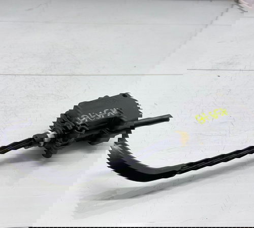 Trava Portinholha Tanque Combustivel Chevrolet Onix 13/19