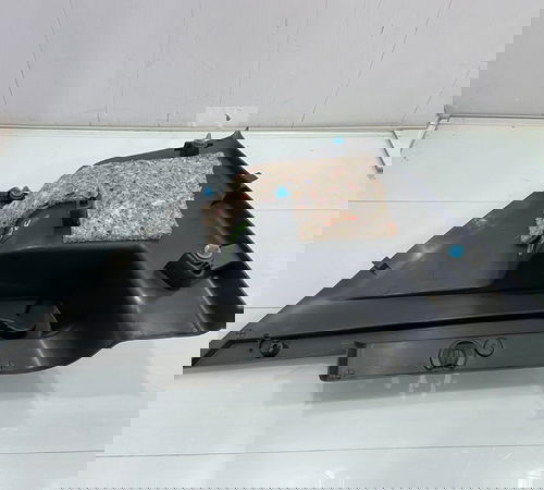 Suporte Direito Tampão Bagagito Renault Sandero 2015/2020