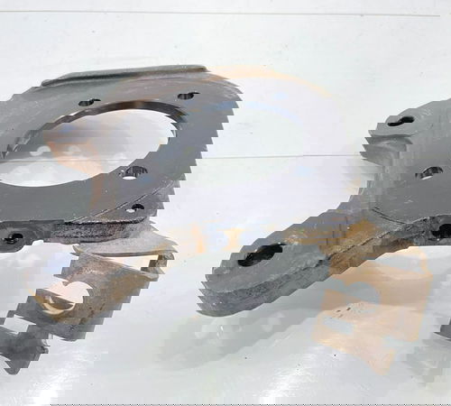 Suporte Pinça De Freio Esquerda Chevrolet Cruze 2012/2016