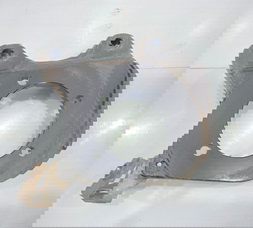 Suporte Pinça De Freio Esquerda Chevrolet Cruze 2012/2016