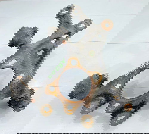 Montante Eixo Traseiro Esquerdo Toyota Corolla 2020/2023