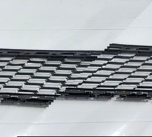Grade Central Inf Para-choque Diant Renault Sandero 11/13