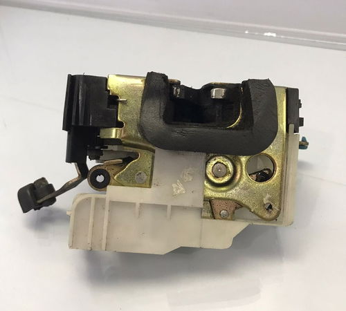 Fechadura Porta Dianteira Esquerda Chevrolet Celta 02/14