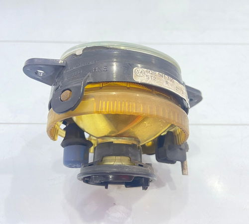 Farol De Milha Lado Direito Volkswagen Fox 2010/2014