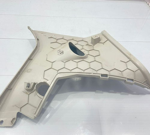 Acabamento Coluna Traseira Esquerda Volkswagen Up 2014/2019