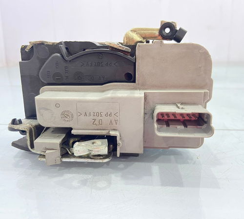 Fechadura Porta Dianteira Direita Peugeot 207 2007/2016