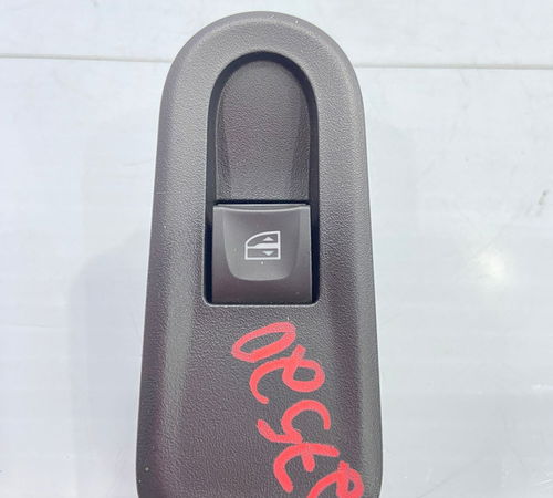Botão Vidro Porta Traseira Esquerda Renault Oroch 2012/2021