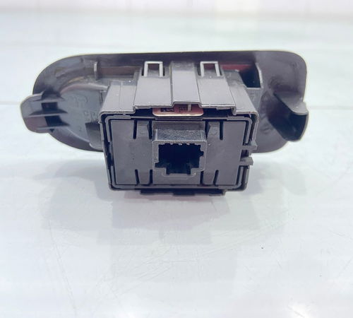Botão Vidro Porta Traseira Esquerda Renault Oroch 2012/2021