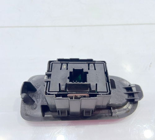Botão Vidro Porta Traseira Esquerda Renault Oroch 2012/2021