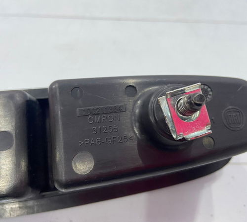 Moldura Botão Vidro Dianteiro Direito Fiat Punto 2008/2018